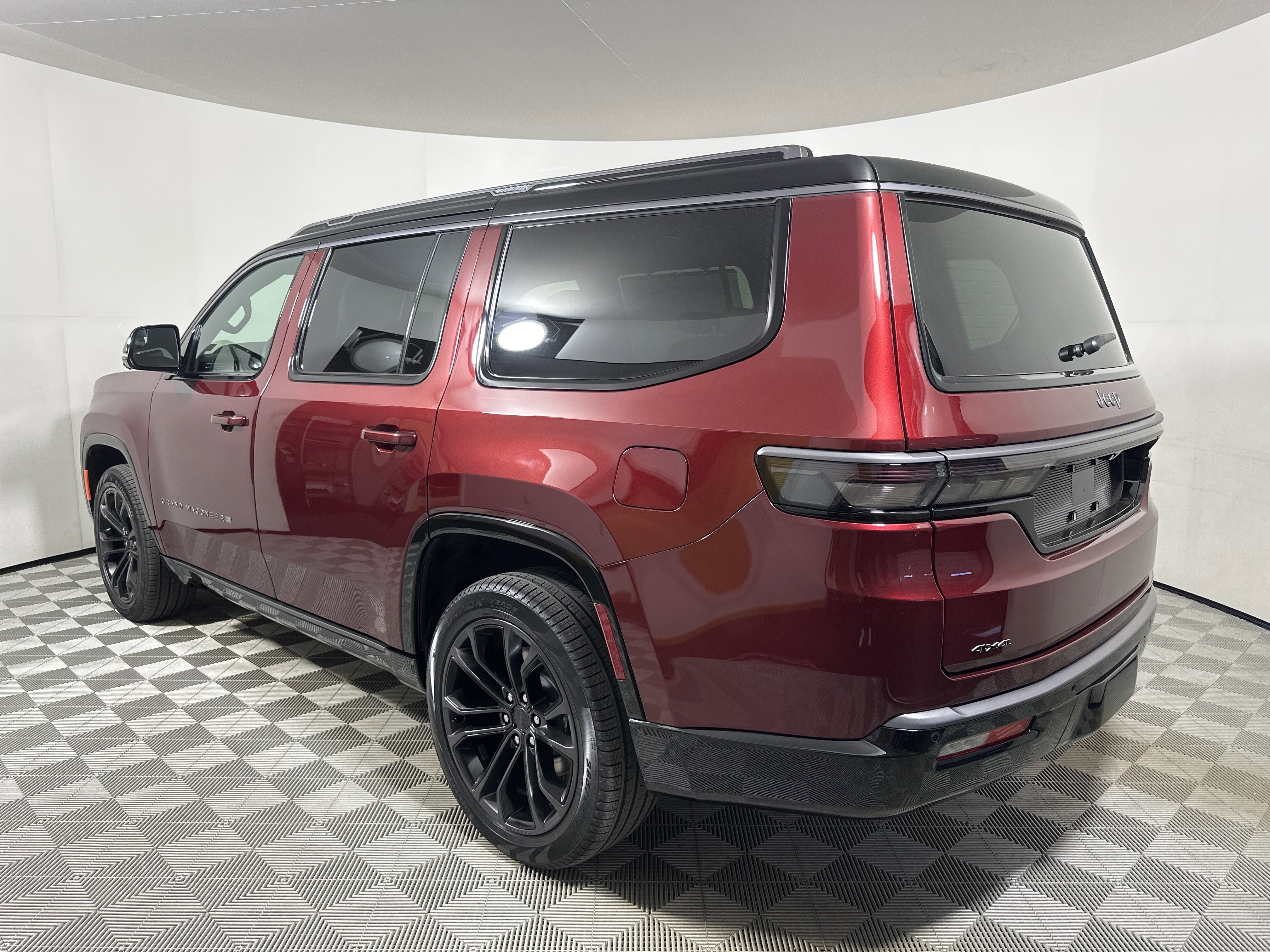 New 2026 Velvet Red Pearl-Coat Exterior Paint Jeep Summit Obsidian image 5