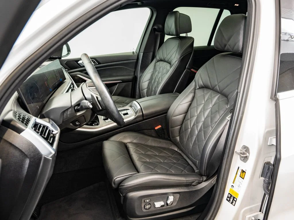 Used 2024 Mineral White Metallic BMW xDrive40i image 23