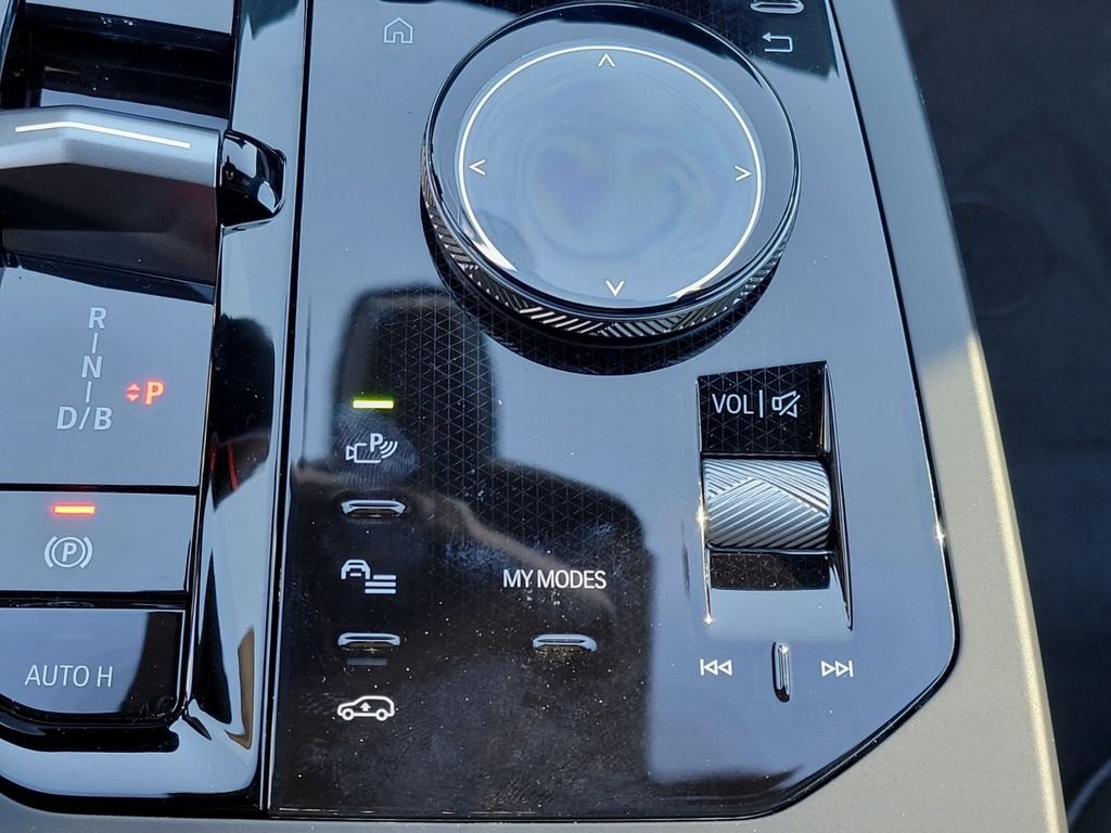 2025 BMW iX M60 - Photo 26