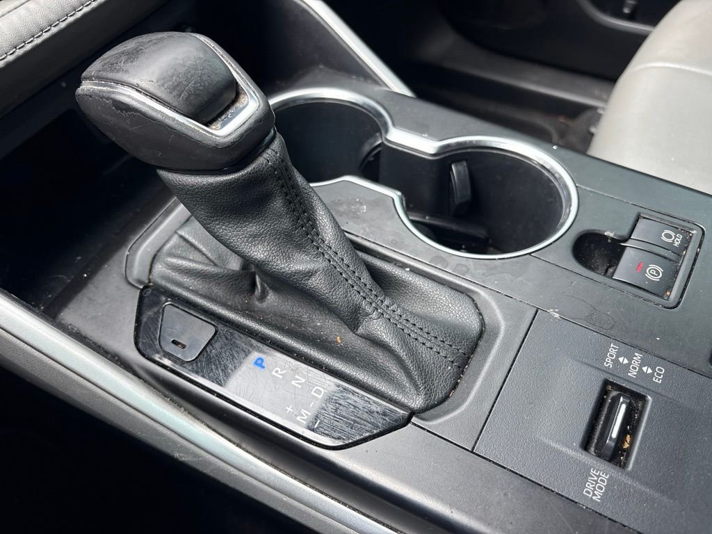 Used 2021  Toyota XLE image 22