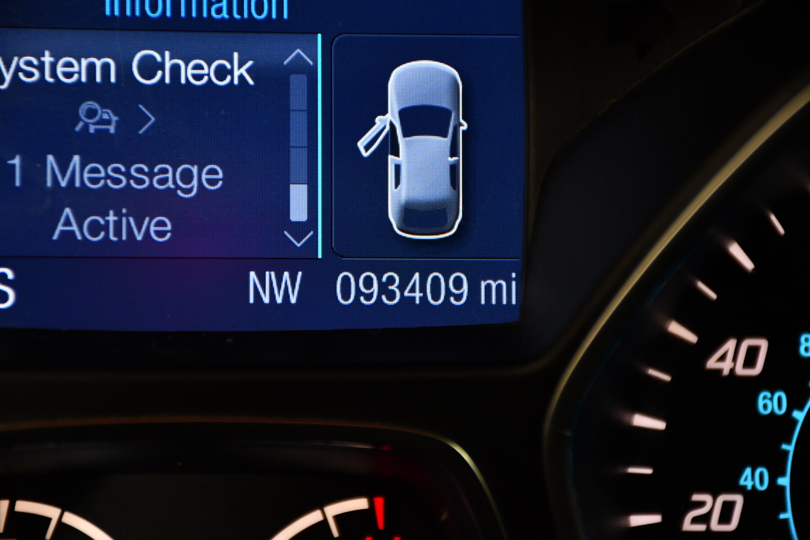 Used 2015 Ruby Red Metallic Ford SE image 18