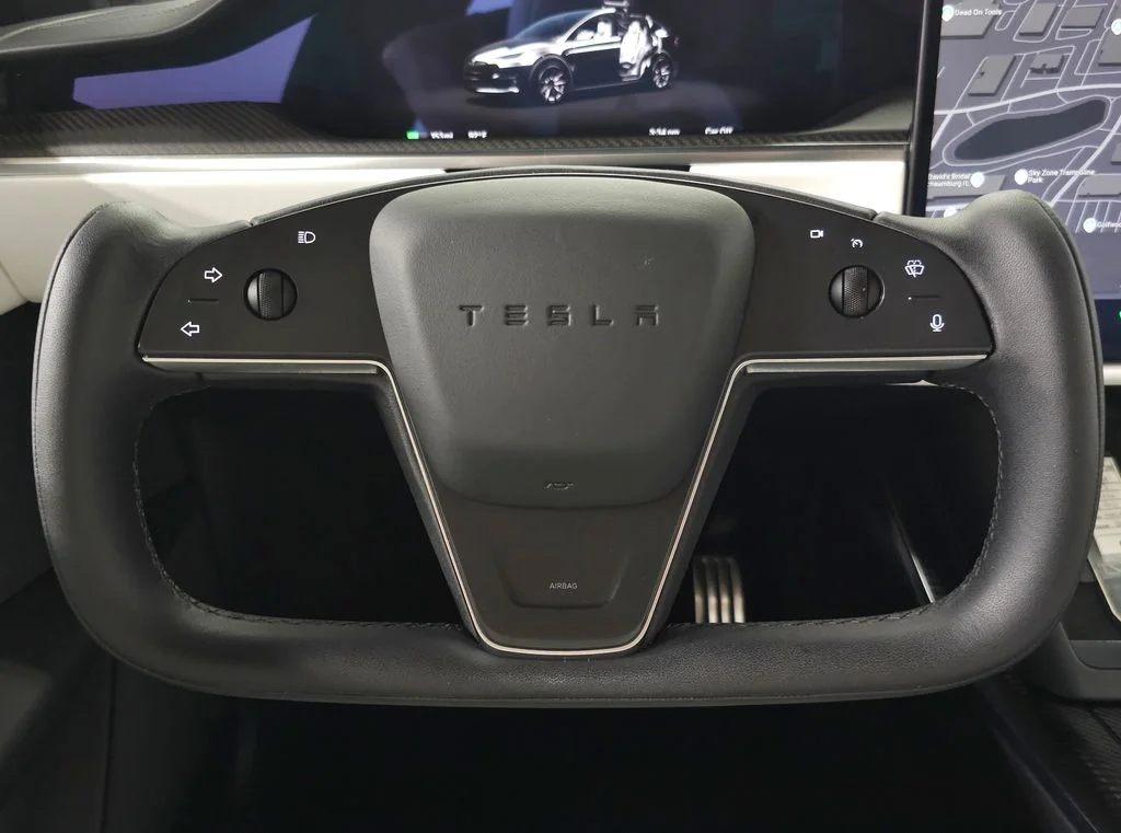 Used 2023  Tesla Plaid image 21