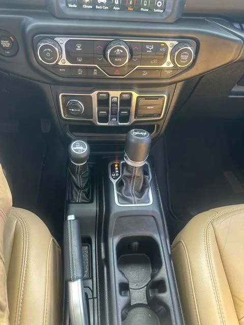 Used 2018 White Jeep Unlimited Sahara image 29