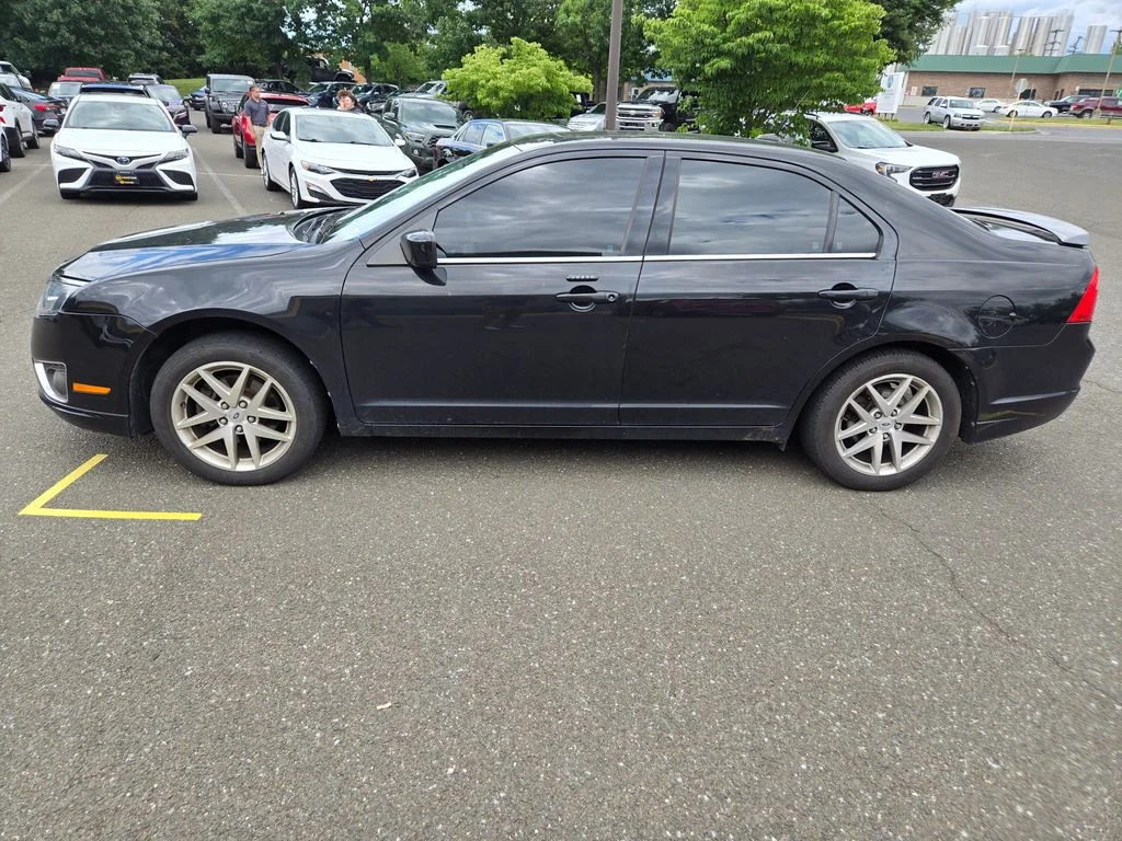 Used 2011  Ford SEL image 4