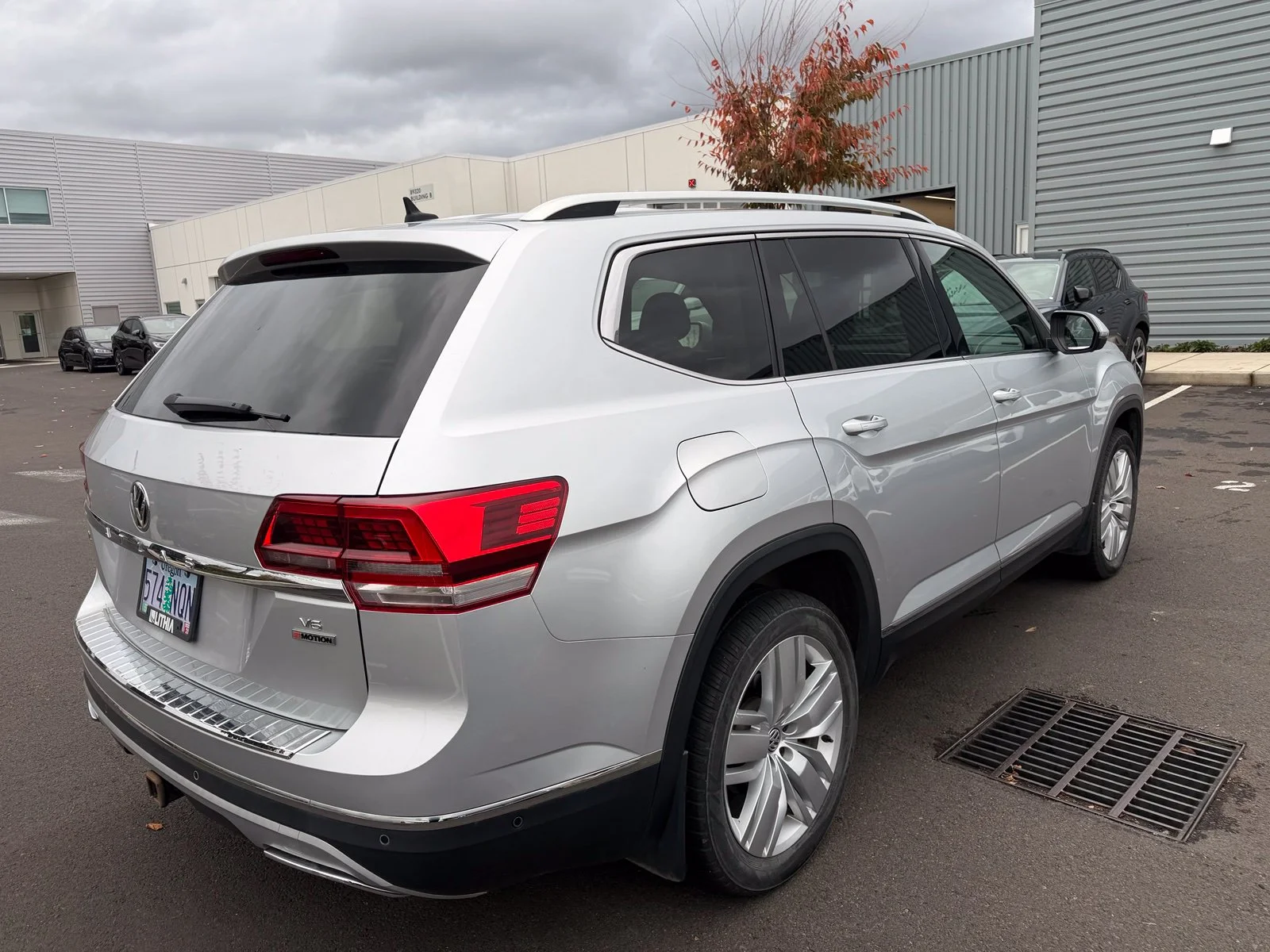 Used 2018 Silver Volkswagen SEL Premium image 5
