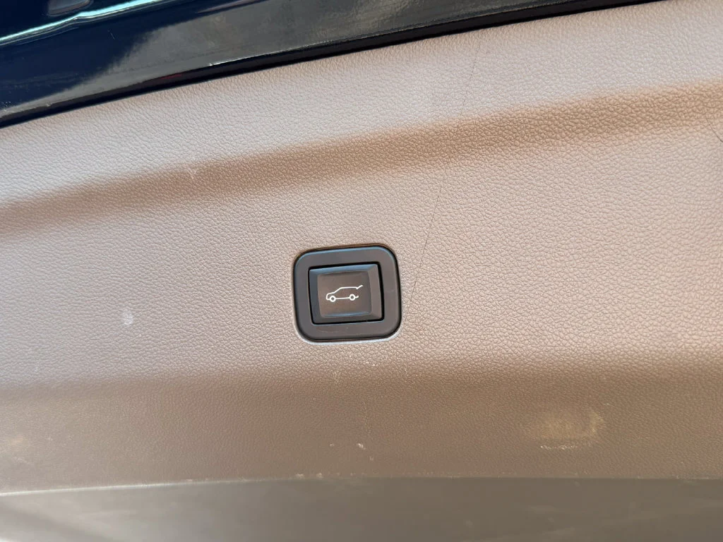 2023 GMC Yukon Denali - Photo 11