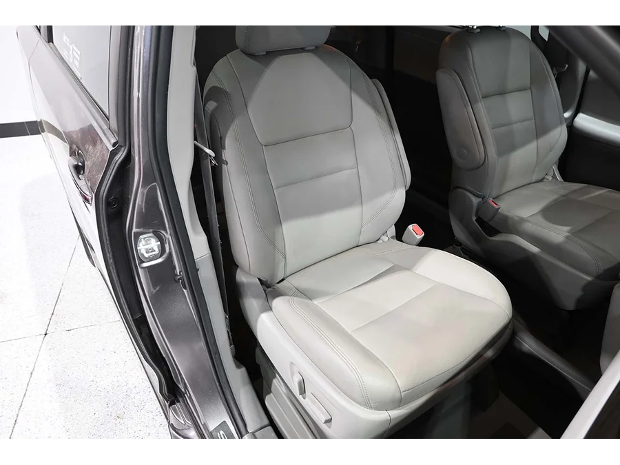 Used 2020 GRAY Toyota XLE Mobility Handicap Van image 16
