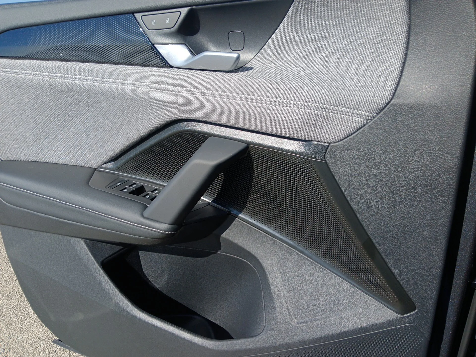 New 2026 Platinum Gray Metallic Volkswagen S image 17