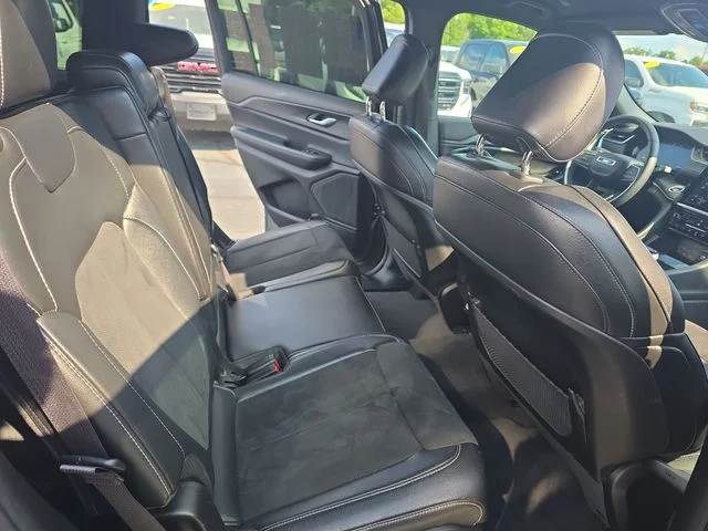 Used 2024 Gray Jeep Altitude image 12