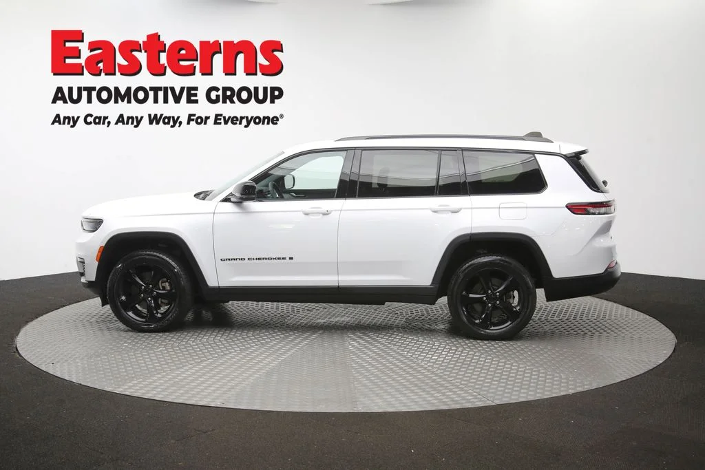 Used 2023 White Jeep Altitude image 62