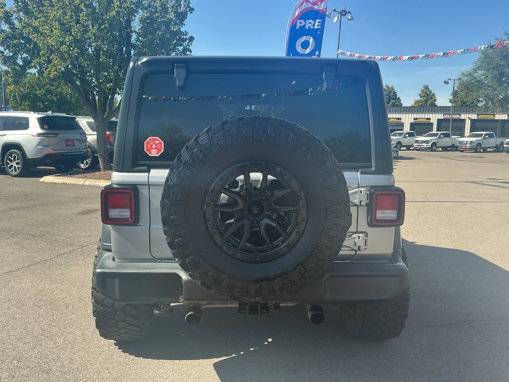 Used 2019 Billet Silver Metallic Clearcoat Jeep Sport S image 6