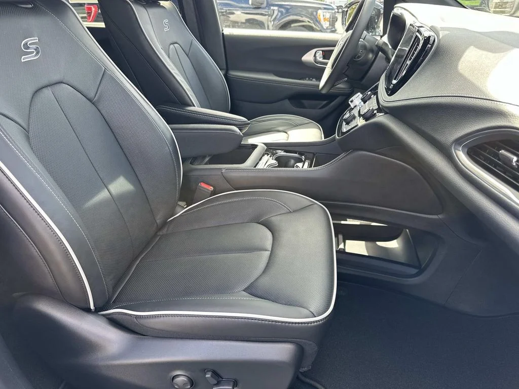 2026 Chrysler Pacifica Limited - Photo 19