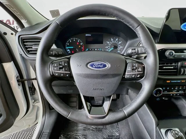 Used 2022 White Ford SE image 12
