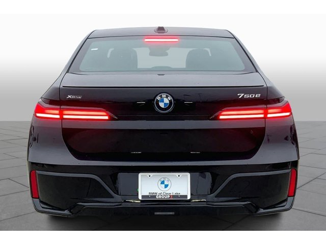 New 2026 Black Sapphire Metallic BMW 750e xDrive image 4