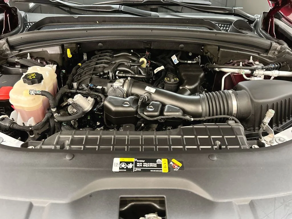 Used 2025 Velvet Jeep Limited image 11