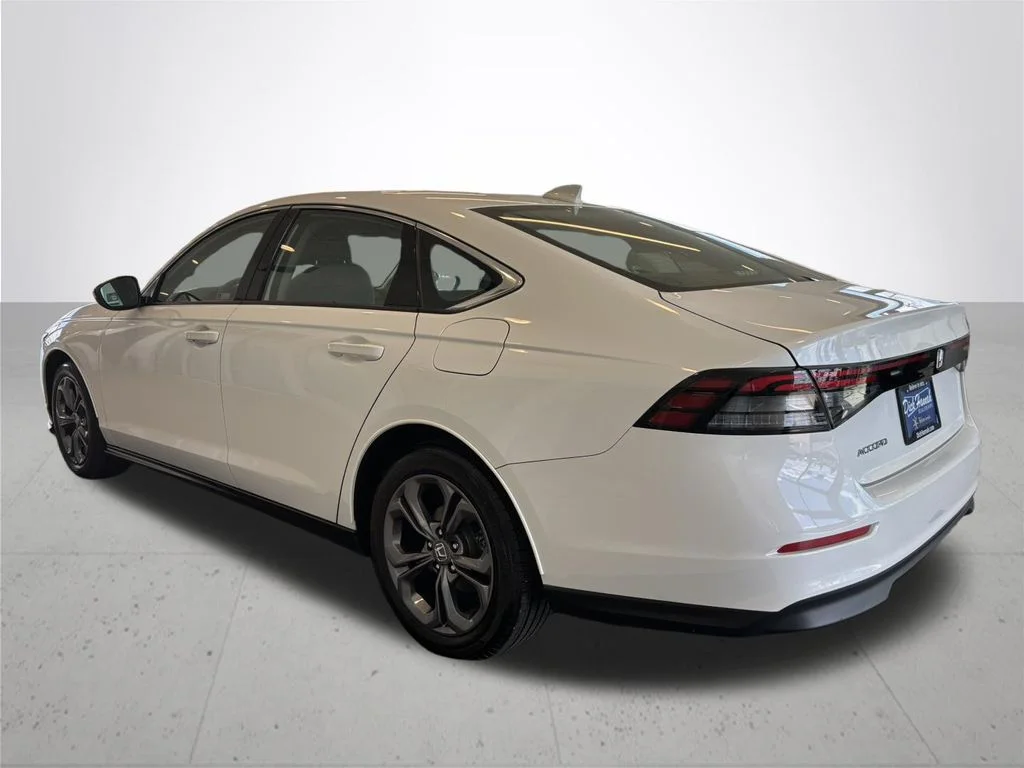 Used 2023 White Honda EX image 10