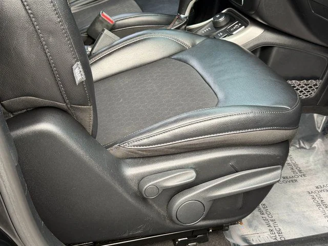 Used 2017 Diamond Black Jeep  image 36