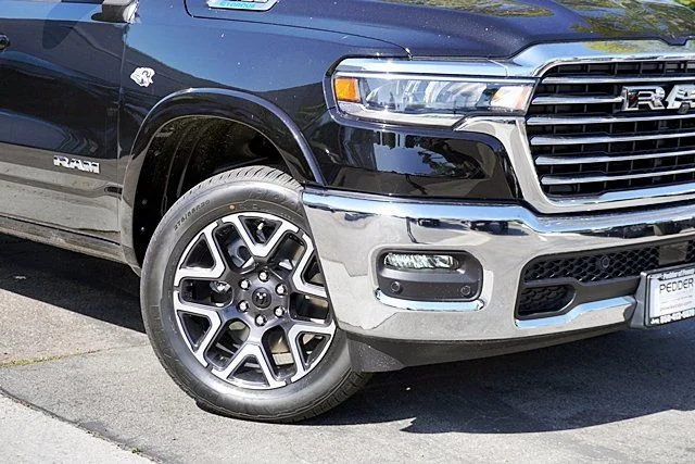 New 2026 Diamond Black Crystal Pearl-Coat Exterior Paint RAM Laramie image 4
