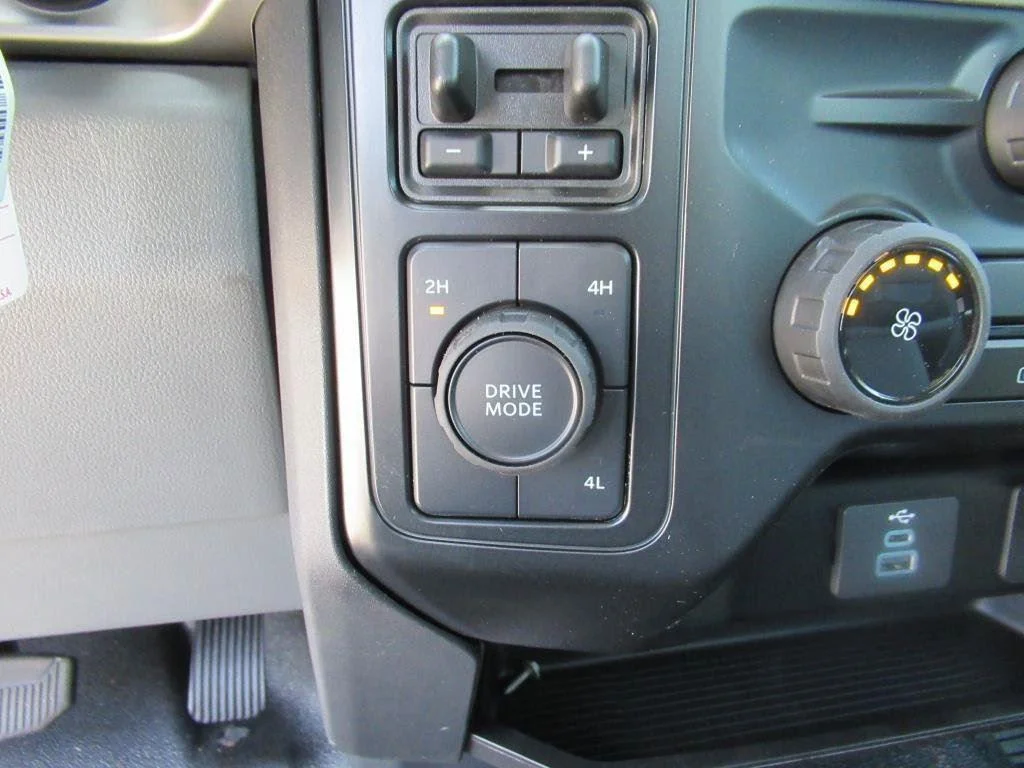 2024 Ford F-550 Super Duty Chassis Cab XL - Photo 23