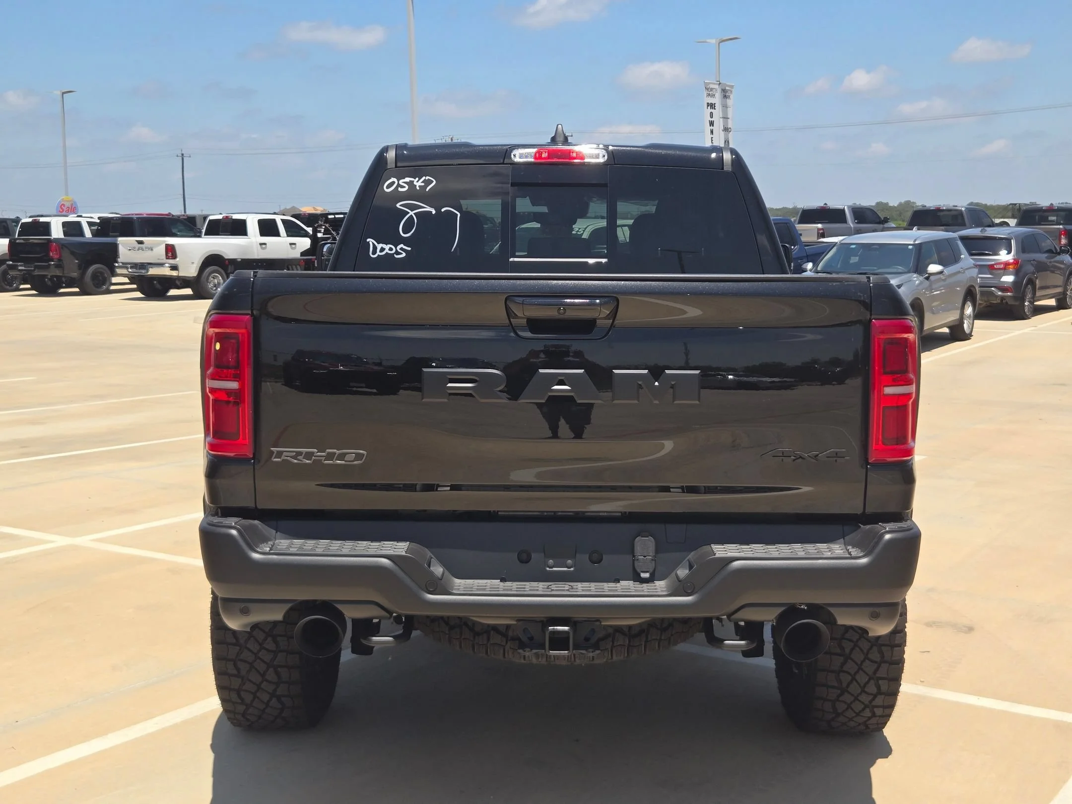 New 2026 Diamond Black Crystal Pearl-Coat Exterior Paint RAM RHO image 4