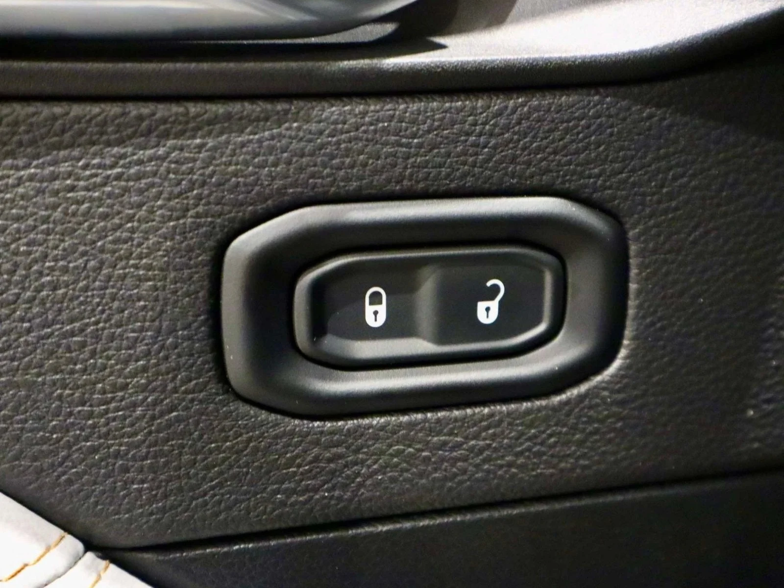 Used 2022 Sting-Gray Clearcoat Jeep Unlimited High Altitude image 22