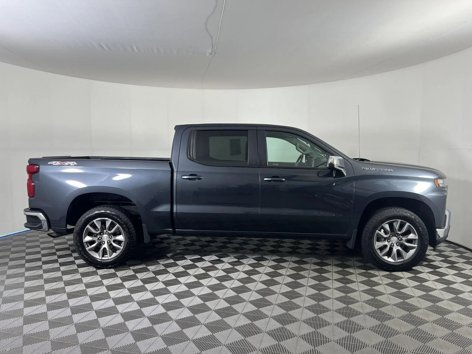 Used 2022 SHADOW GRAY METALLIC Chevrolet LT image 22
