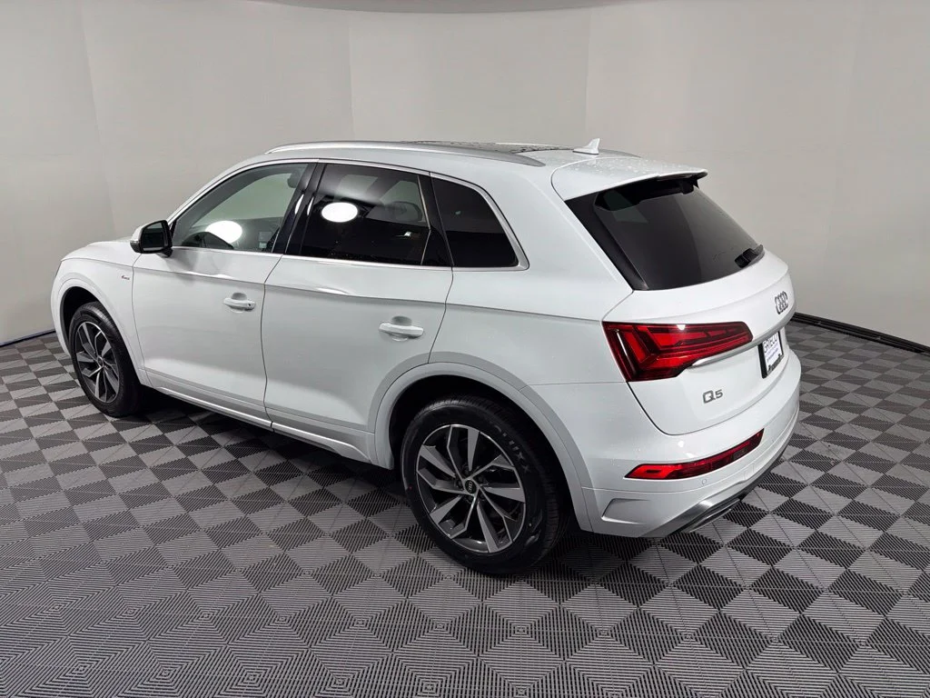 Used 2023 Glacier White Audi 45 S line Premium image 5