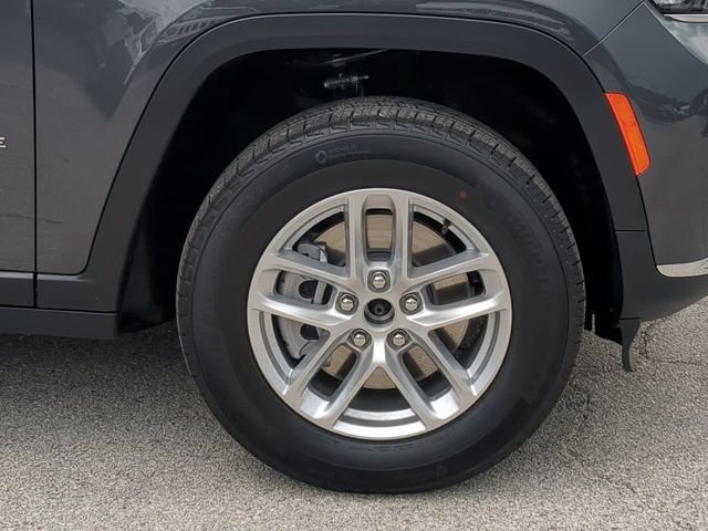New 2026 Baltic Gray Metallic Clear-Coat Exterior Paint Jeep Laredo image 11
