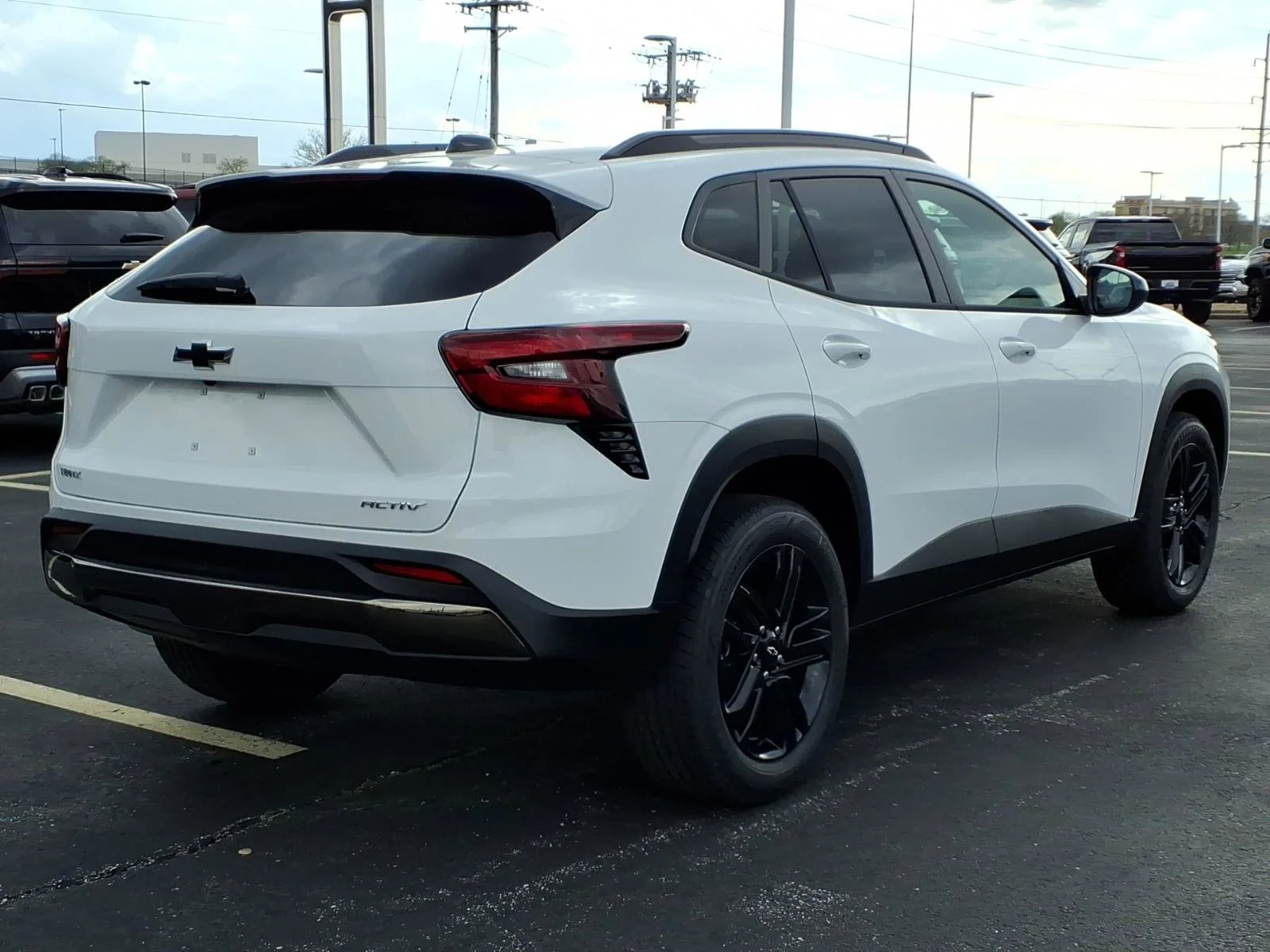 New 2026 Summit White Chevrolet ACTIV image 17