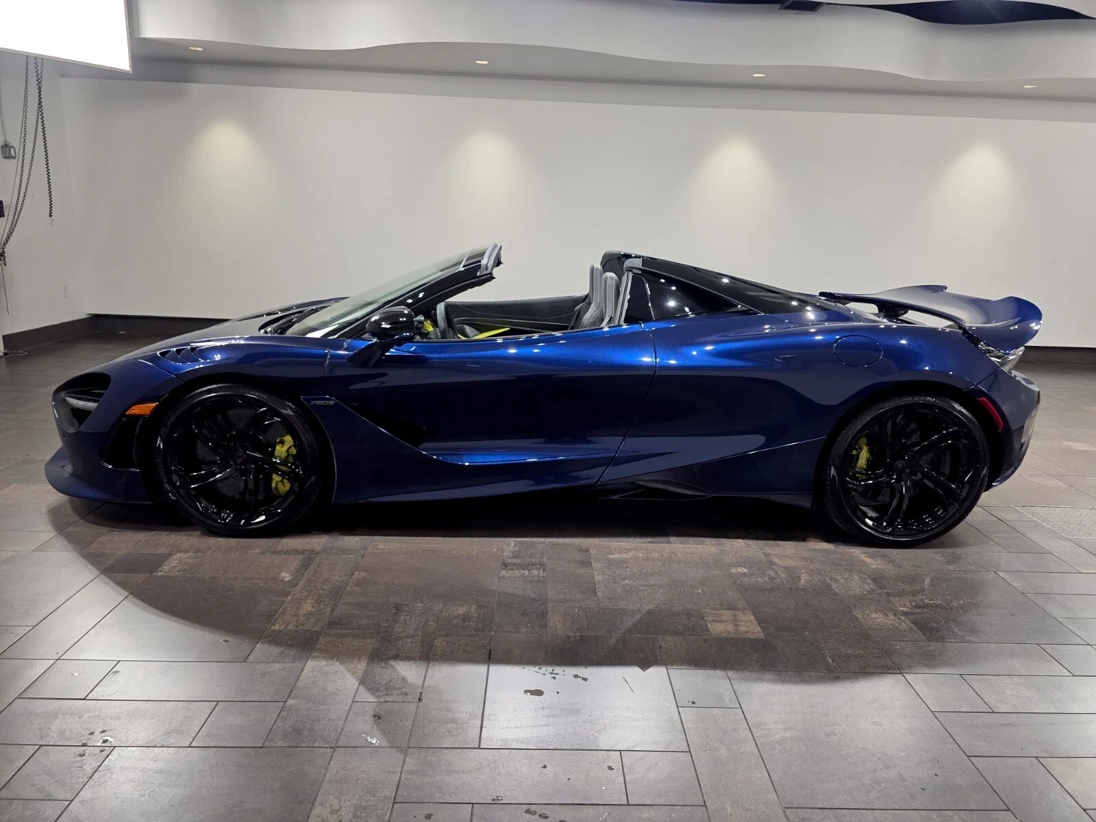 New 2027 Namaka Blue McLaren Spider image 3