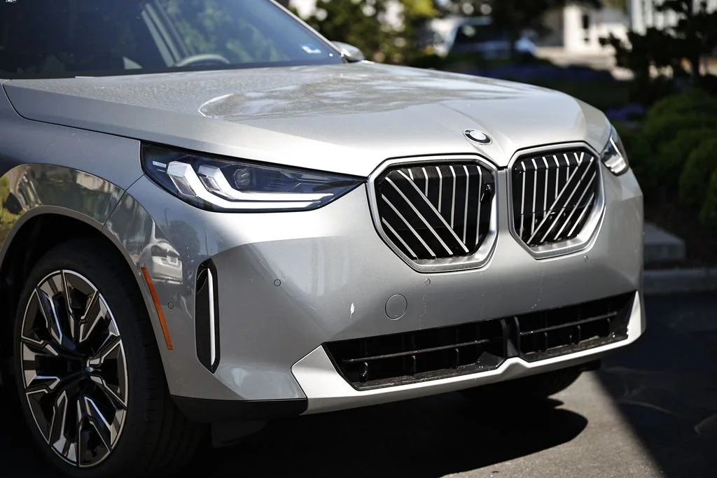 New 2026 Skyscraper Grey Metallic BMW 30 xDrive image 2