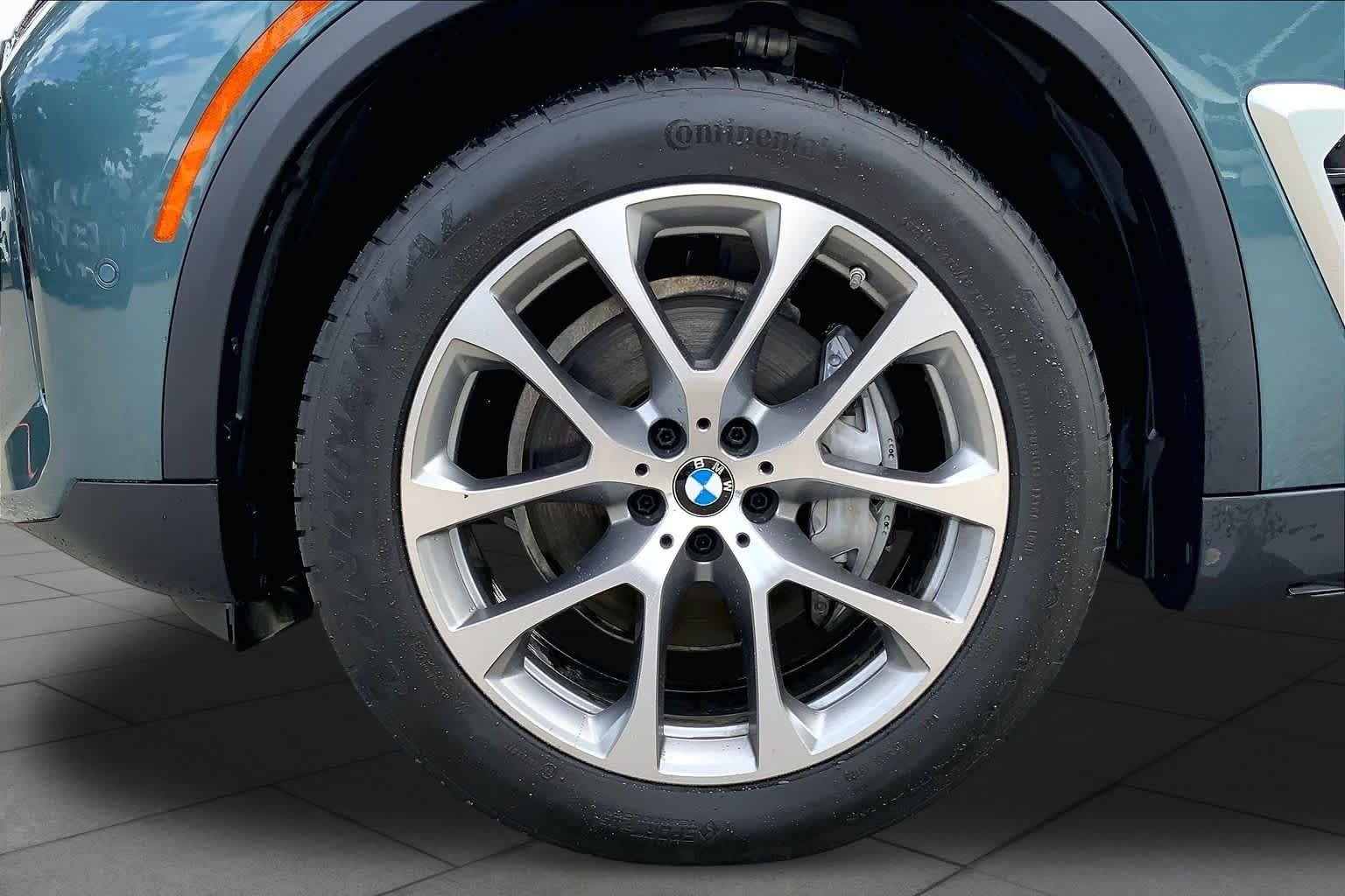 Used 2025 Blue Ridge Mountain Metallic BMW xDrive40i image 11