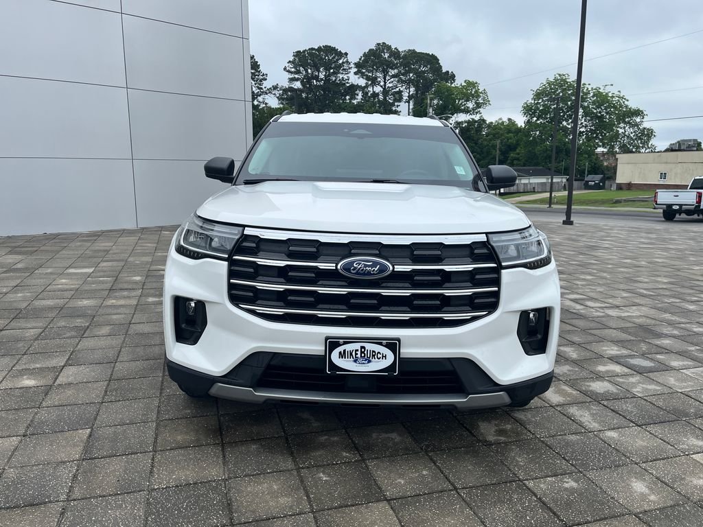 Used 2025 White Metallic Ford Active image 9