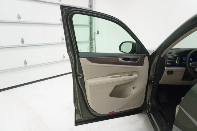 New 2026 Avocado Green Pearl Volkswagen 2.0T SEL image 14