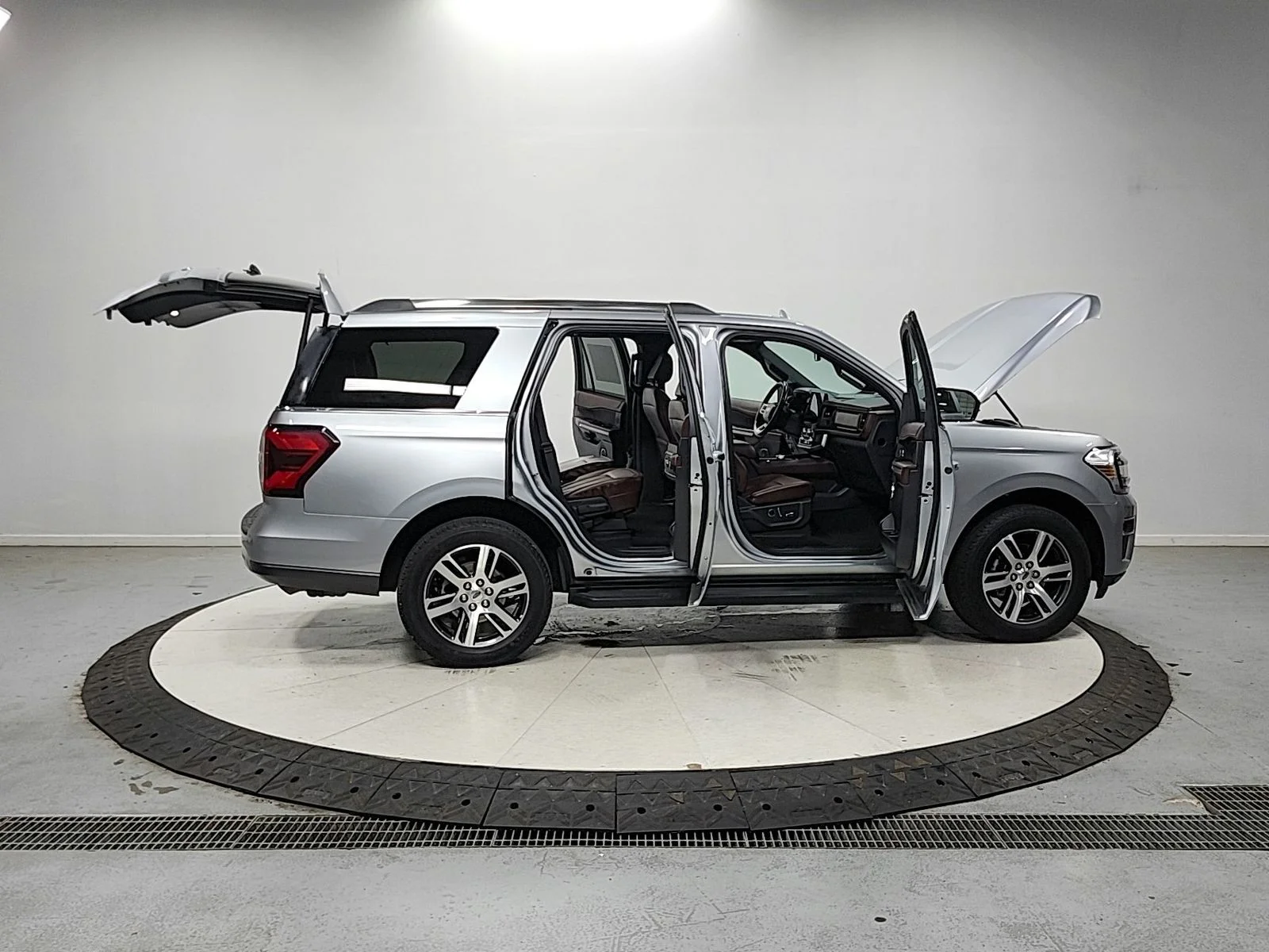 Used 2024 Silver Ford Limited image 17