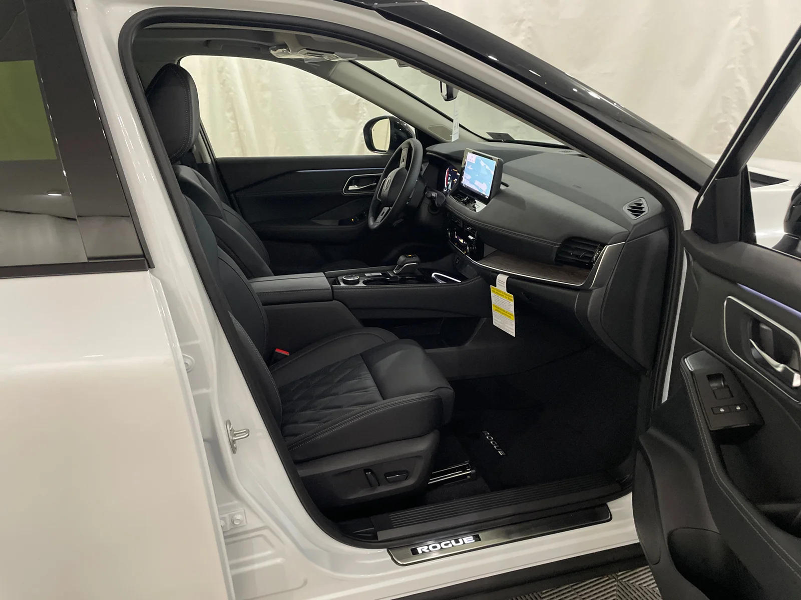 New 2026 Everest White Pearl/Super Black Nissan Platinum image 27