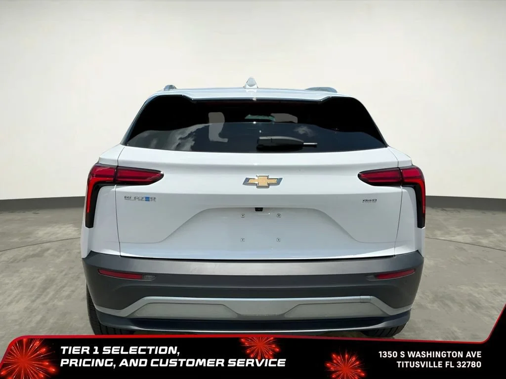 Used 2025 Summit White Chevrolet LT image 7