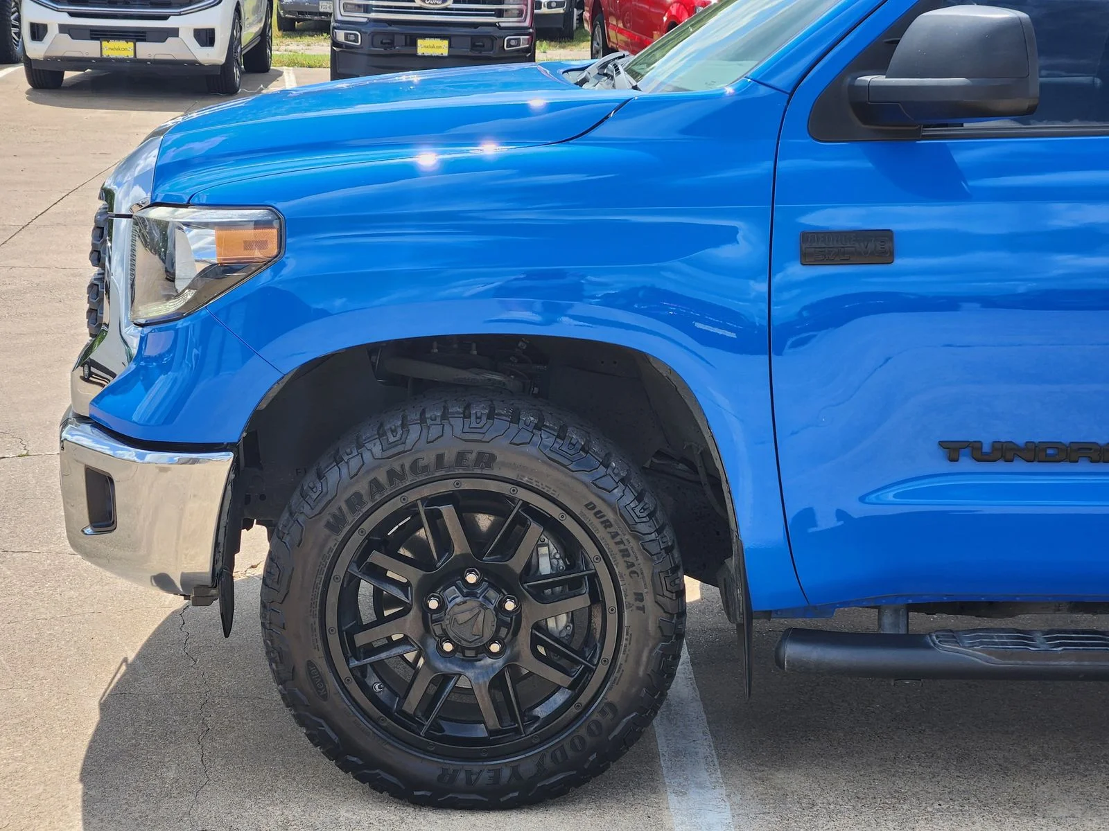 Used 2020 Blue Toyota SR5 image 8