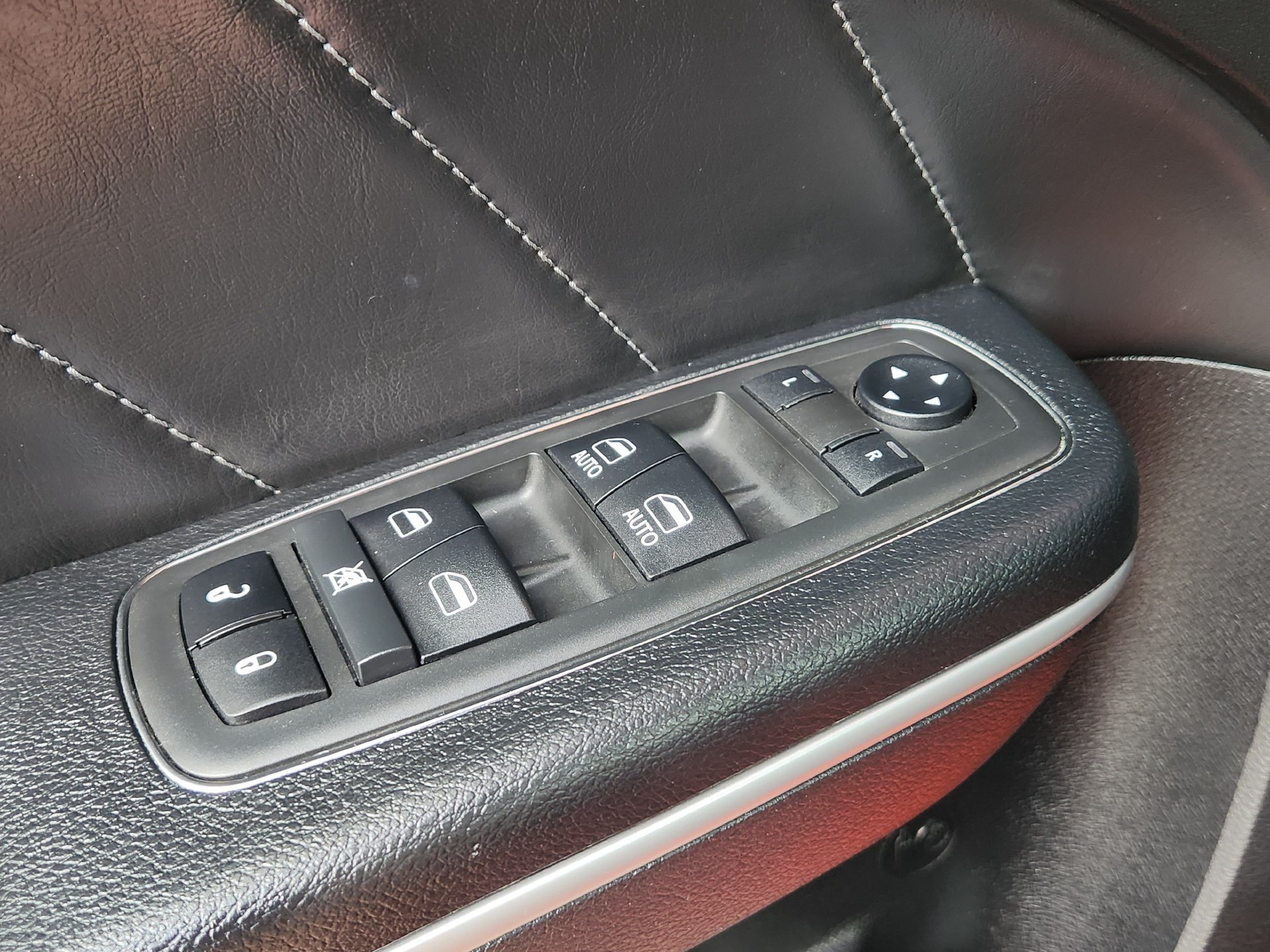Used 2019 Go Mango! Dodge R/T Scat Pack image 25