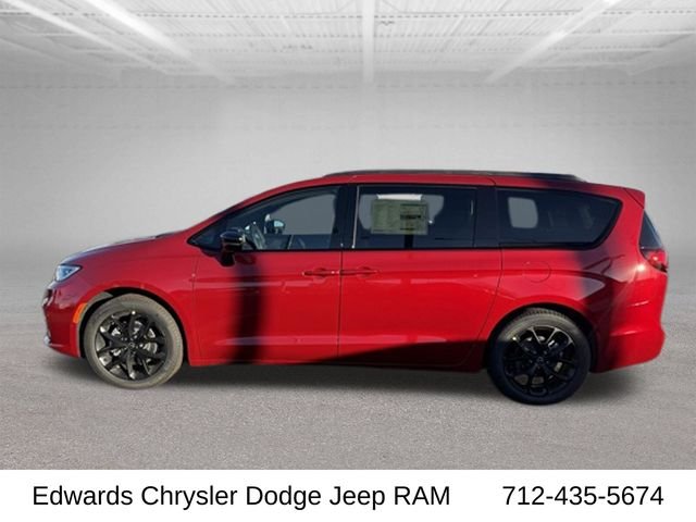 New 2026 Red Hot Pearl-Coat Exterior Paint Chrysler Select image 5