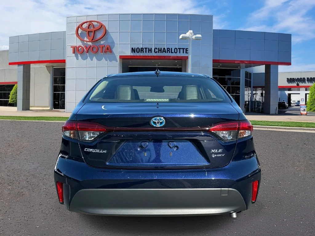 Certified Used 2025  Toyota XLE image 7