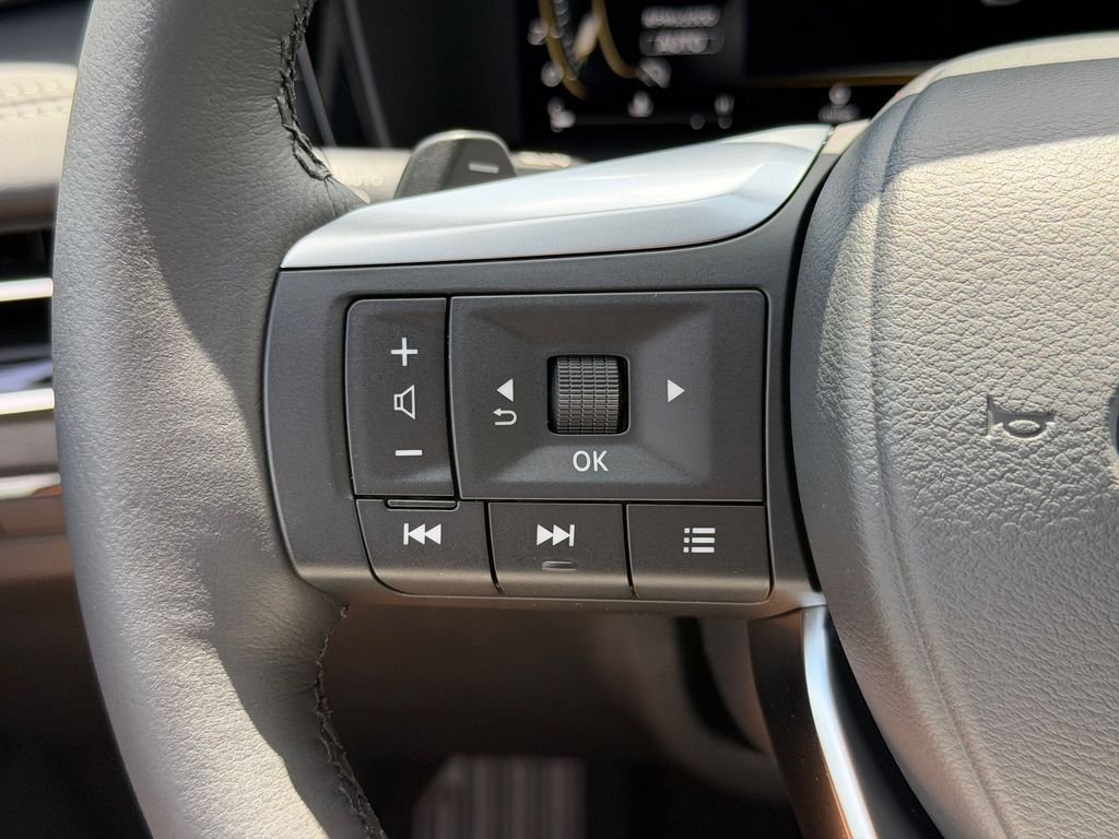 New 2027 RADIANT WHITE INFINITI Luxe AWD image 22