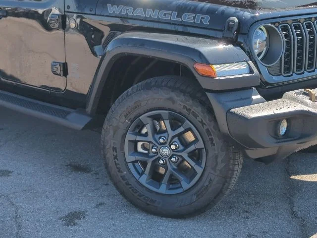 New 2026 Black Clear-Coat Exterior Paint Jeep 85th Anniversary Edition image 2
