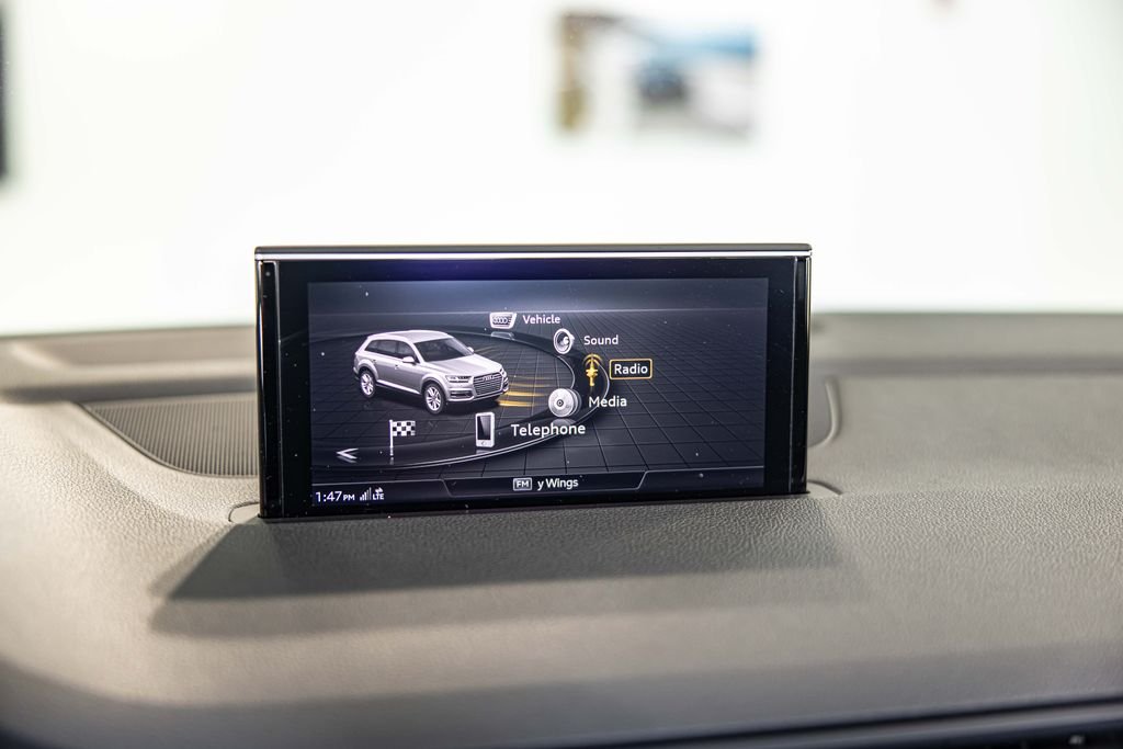 Used 2019 Black Audi 55 Premium image 28