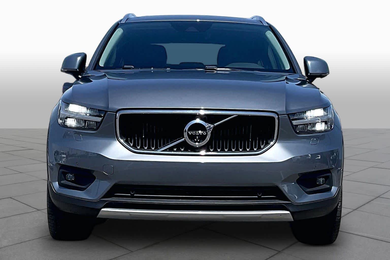 Pre-Owned 2019 Volvo XC40 Momentum