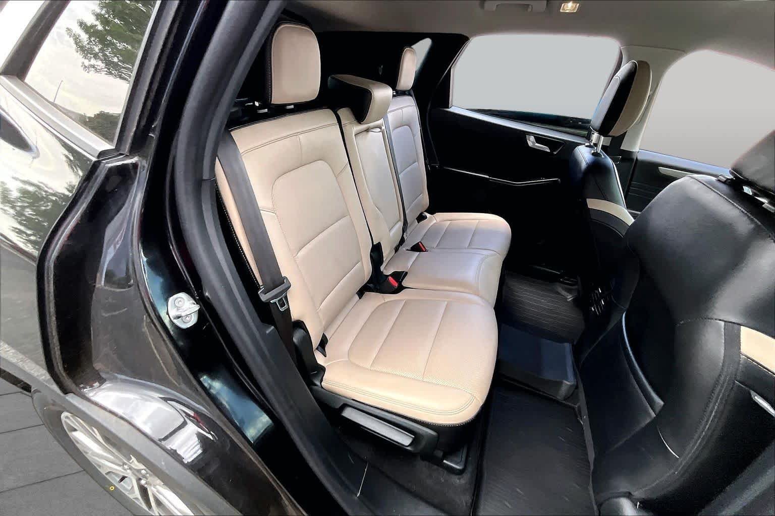Used 2022 Agate Black Metallic Ford SEL Hybrid image 17