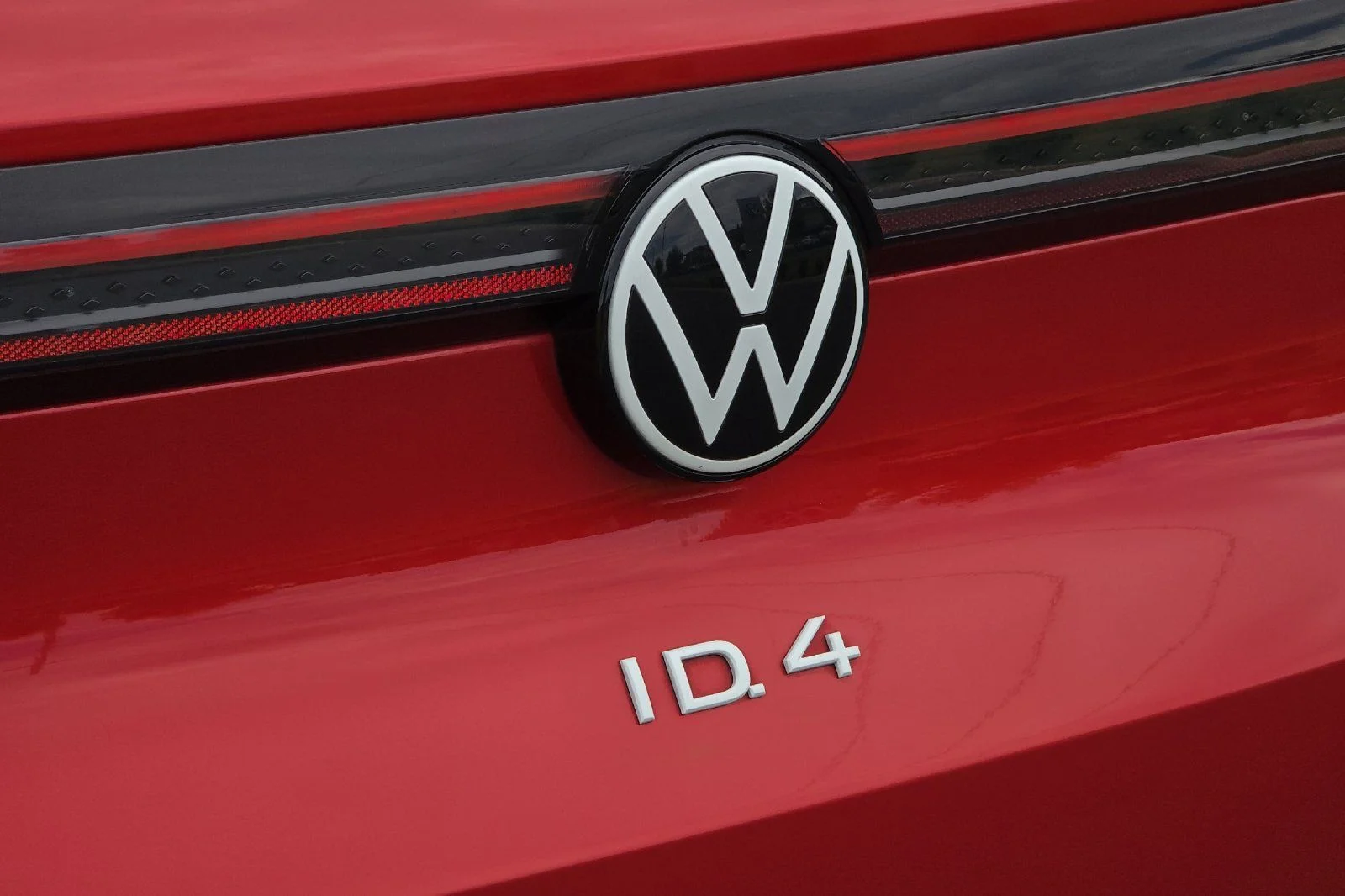 Used 2022 Red Volkswagen Pro S image 33