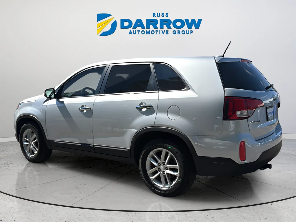 Used 2014 Silver Kia LX image 3