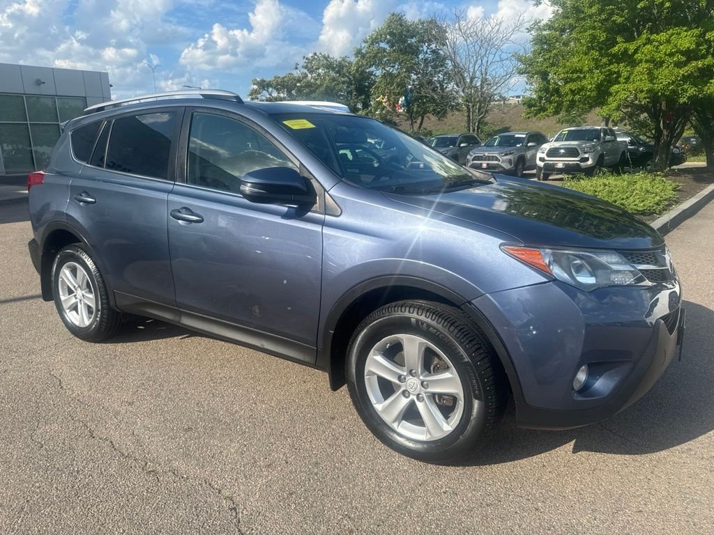 Used 2013 Blue Toyota LE image 9