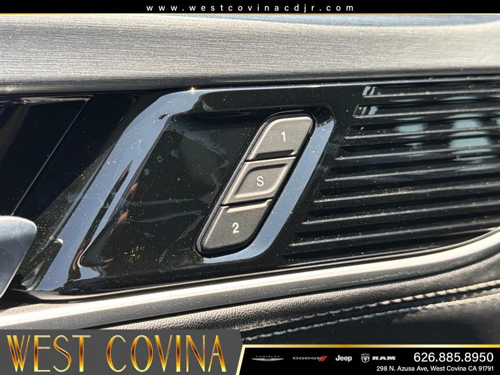 New 2026 Silver-Zynith Exterior Paint Jeep Limited Reserve image 19